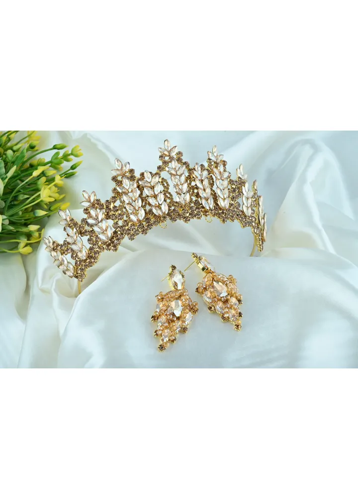 Gold Renk Kristal Taşlı Ve Boncuklu Küpeli Set